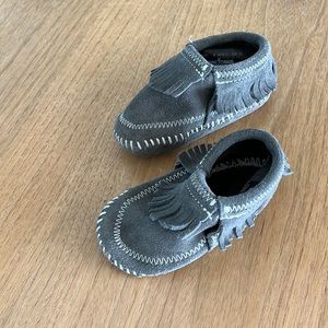 Gray Minnetonka booties size 4